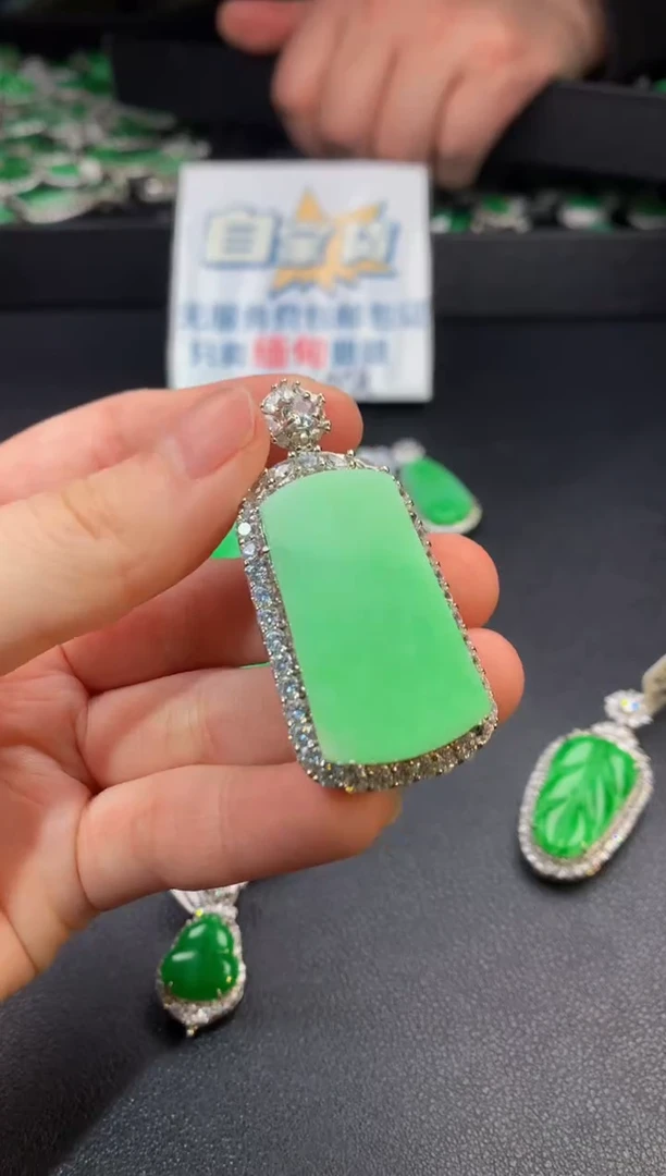 【闪购商品】翡翠颈饰银S925镶嵌翡翠