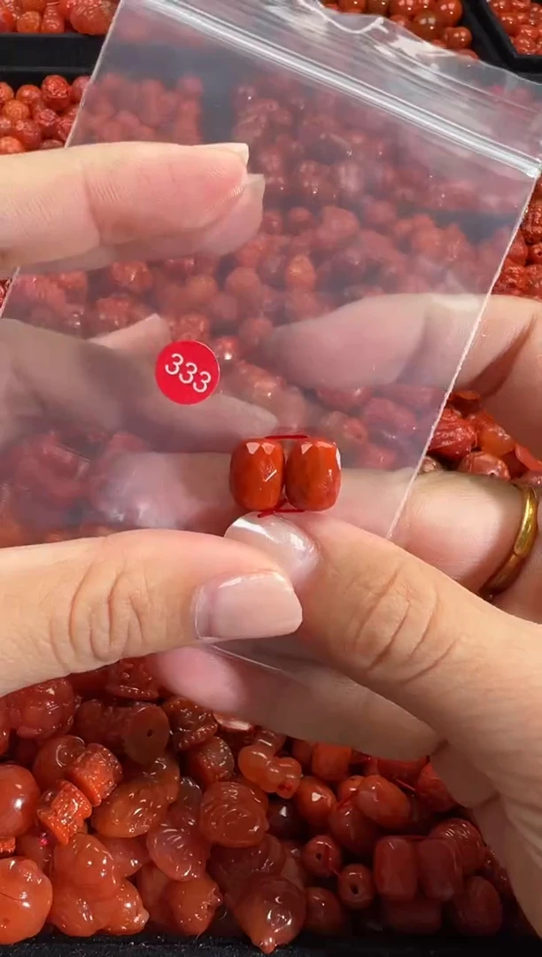 颈饰未镶嵌南红玛瑙1