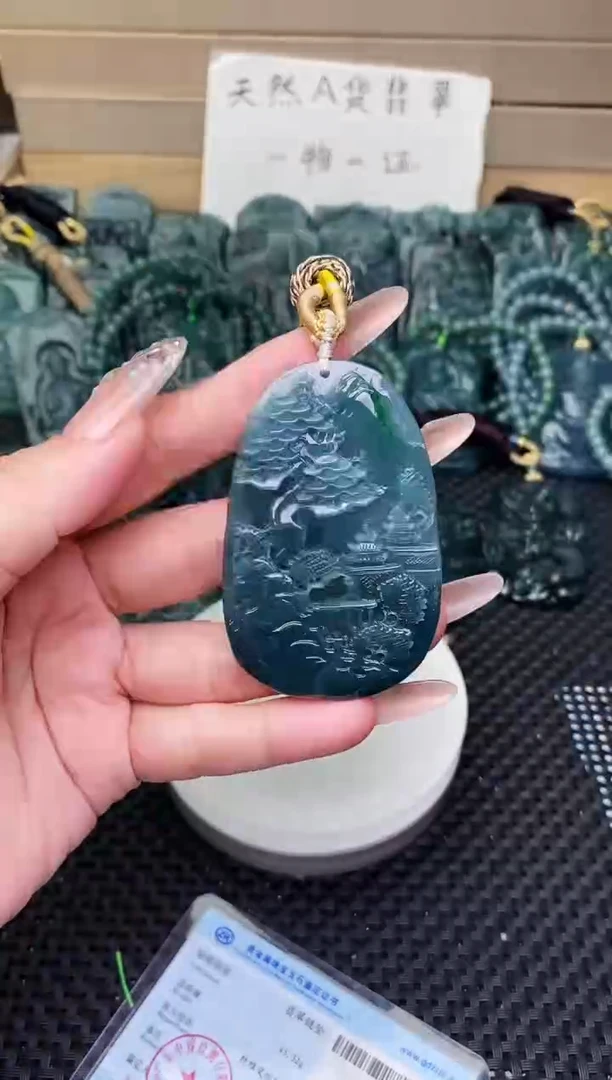 颈饰未镶嵌翡翠
