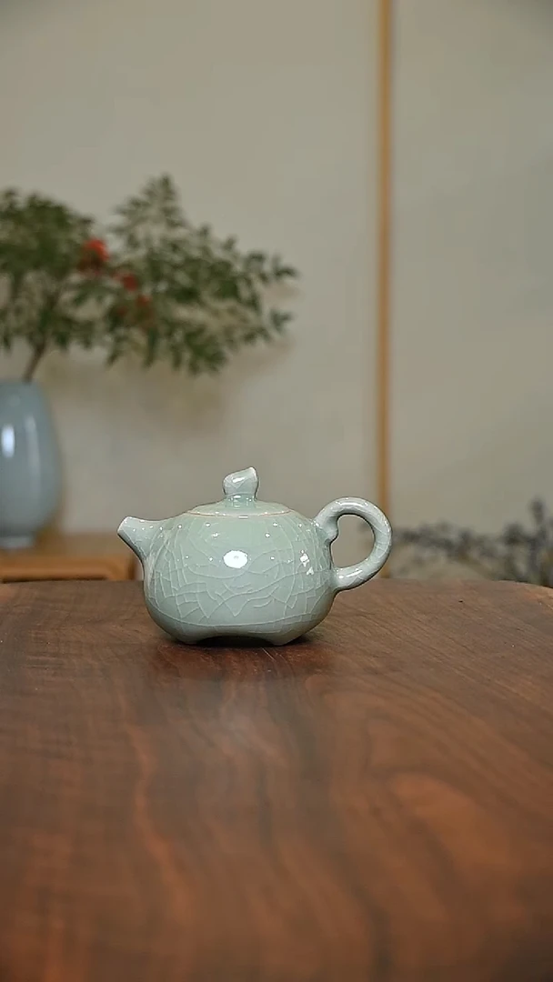 四季纳福壶 豆绿釉 微瑕 朱家汝窑款