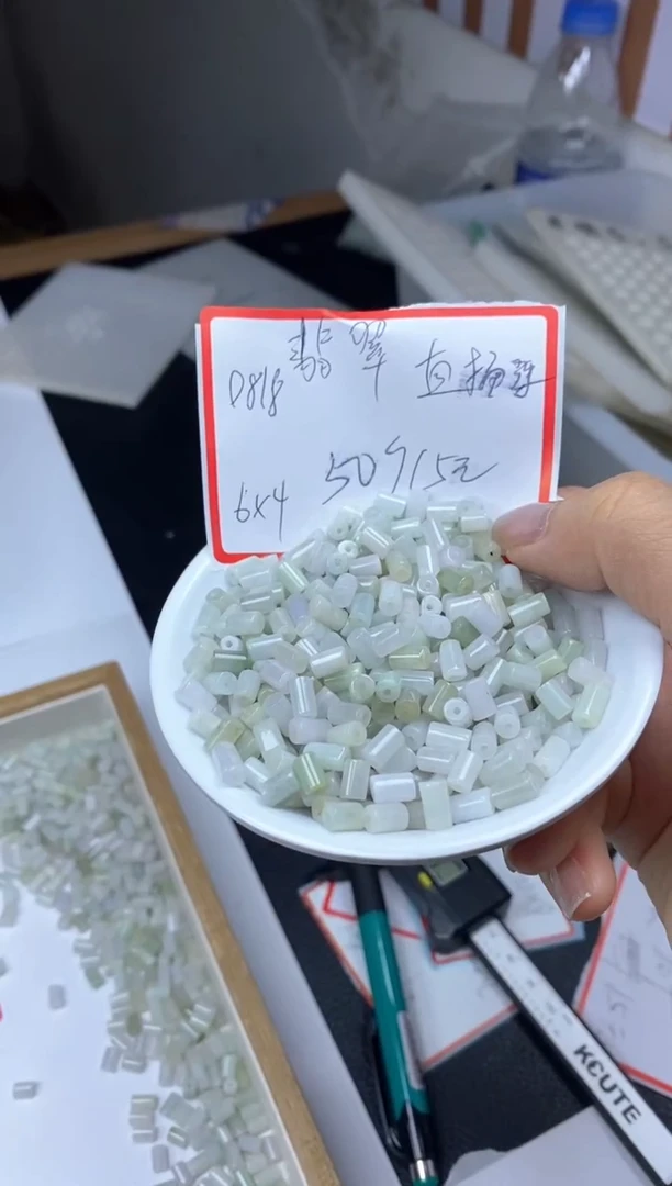 【闪购商品】翡翠未镶嵌手饰0818翡翠直桶珠4*6mm50颗15元