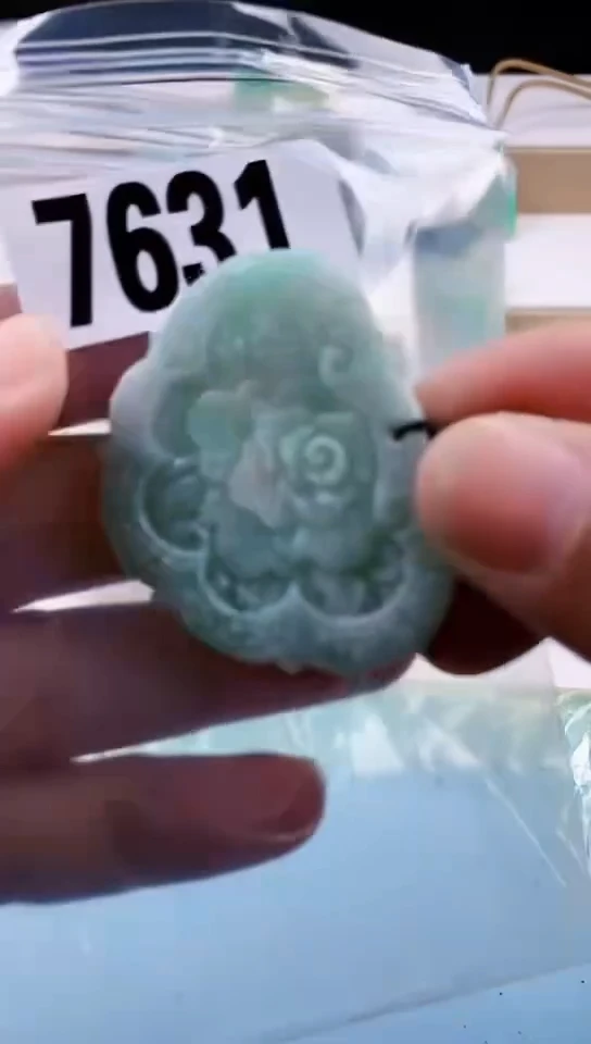 【闪购商品】翡翠挂件未镶嵌天然翡翠吊坠挂件