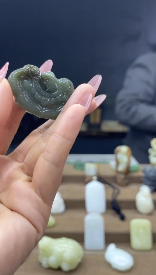 颈饰未镶嵌和田玉1
