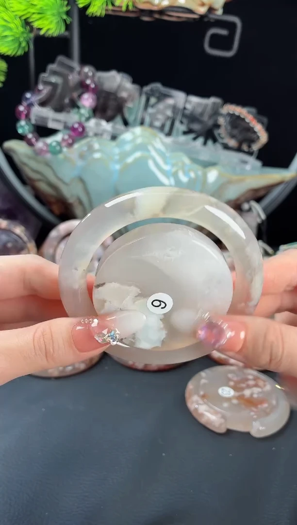 石英质玉手镯（圆镯）未镶嵌59