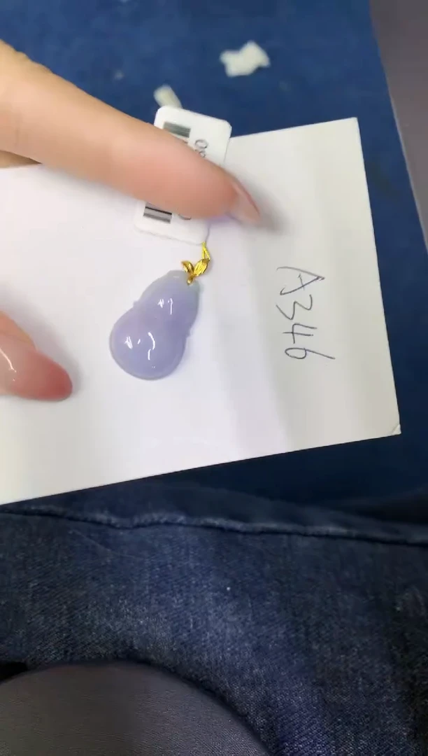 翡翠18K金镶嵌颈饰缅甸天然翡翠A货