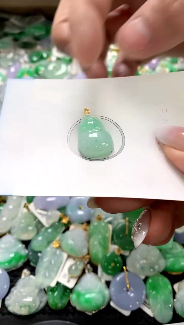 颈饰18K金镶嵌翡翠1111111111111111