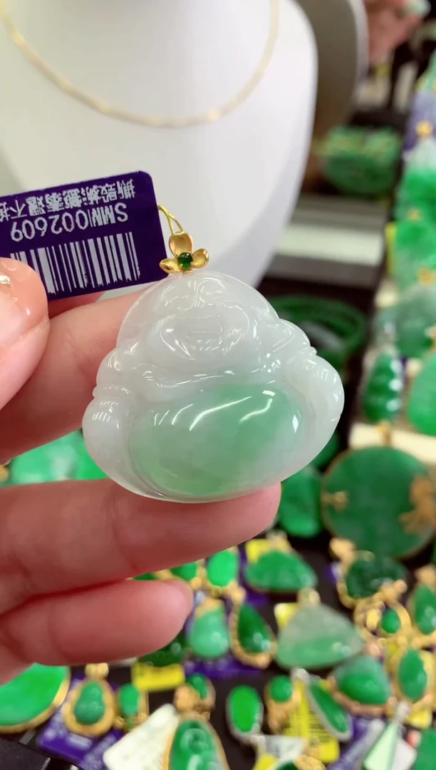 翡翠18K金镶嵌颈饰挂件