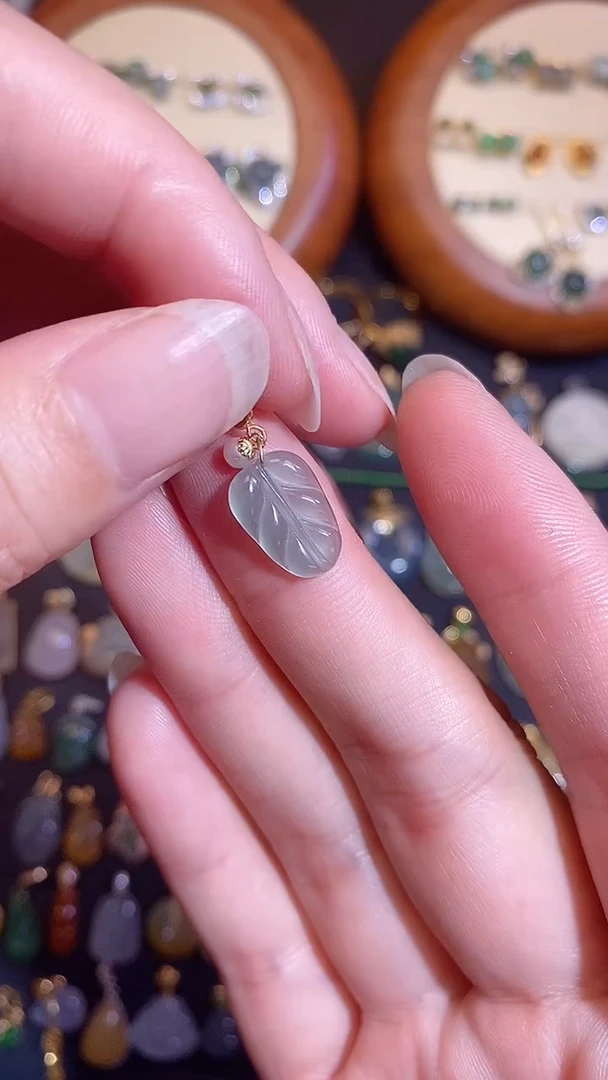 翡翠18K金镶嵌颈饰天然A货翡翠