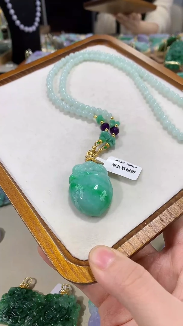 颈饰未镶嵌翡翠吊坠
