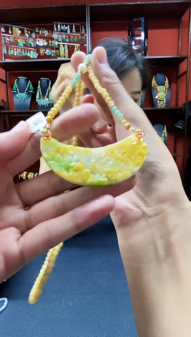 颈饰未镶嵌翡翠吊坠