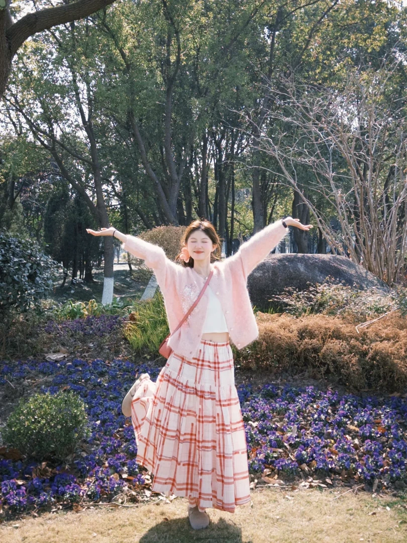 2025春季新款温柔风软糯粉色针织开衫上衣格子半身裙显瘦两件套女