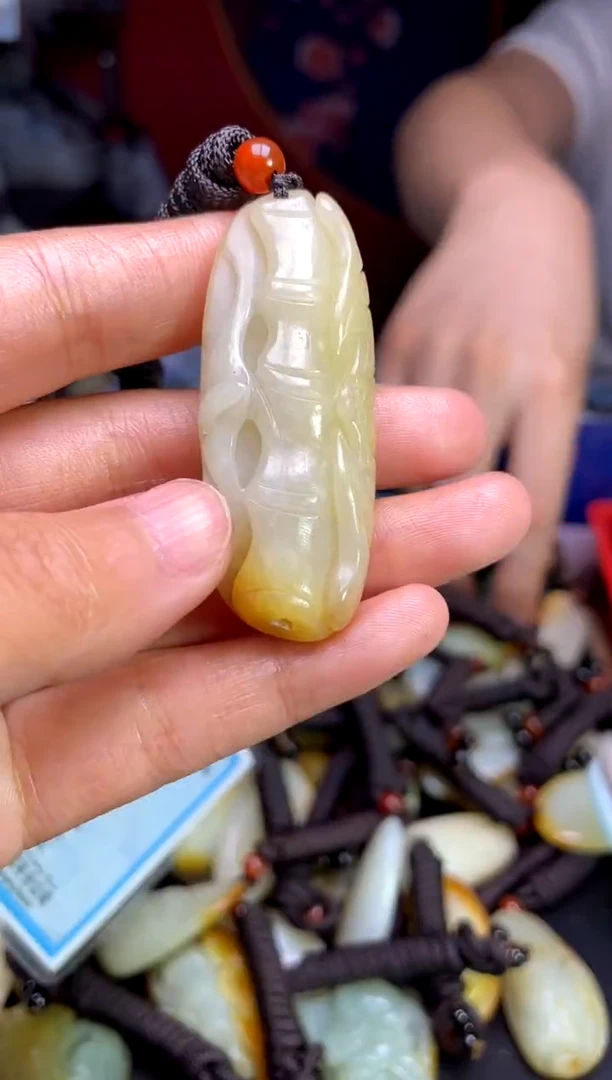 和田玉未镶嵌颈饰1