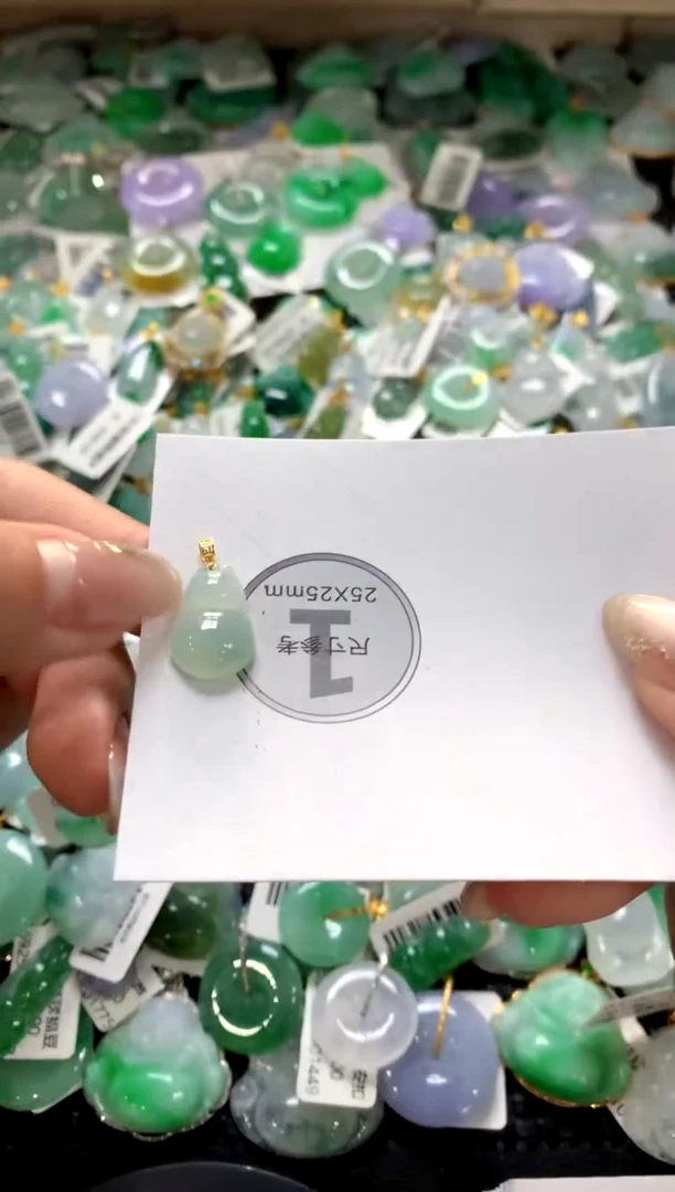 颈饰18K金镶嵌翡翠1111111111111111