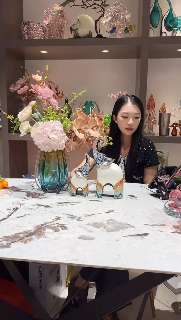 暖色朝阳花瓶+树脂大象+五福临门香薰摆件