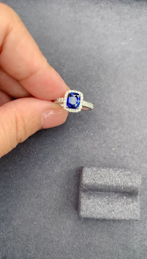 戒指蓝宝石18K金镶嵌1.5ct皇家蓝 GF