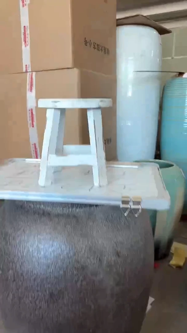 白色凳子--------