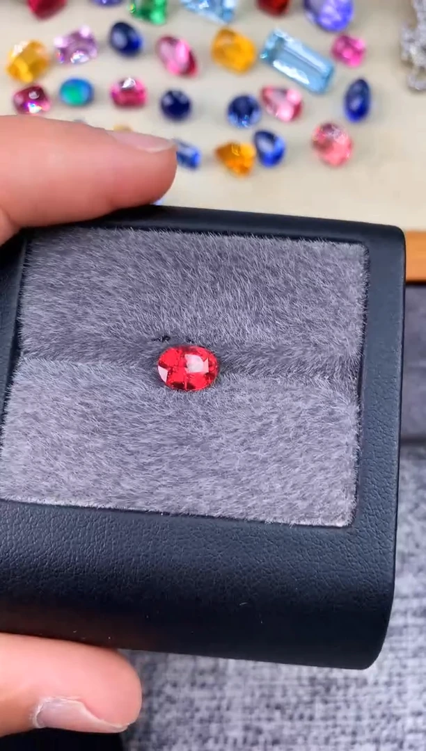 未镶嵌裸石定制尖晶石椭圆型 红马亨盖 1.65ct