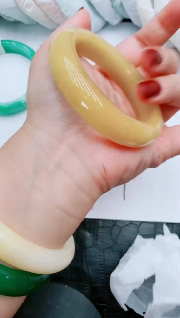 【闪购商品】石英质玉手镯未镶嵌P66-56-57