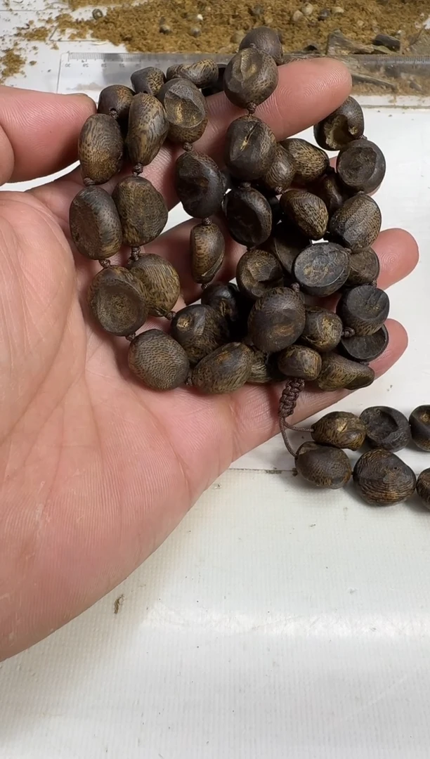 手串沉香乌身树丁多圈52克