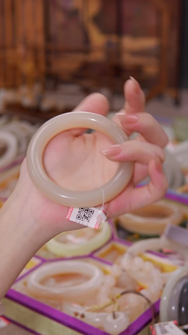 未镶嵌手镯和田玉手镯 56