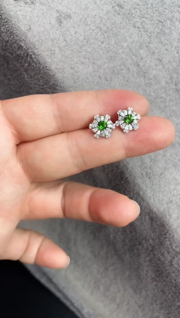 耳钉透辉石银S925镶嵌一对