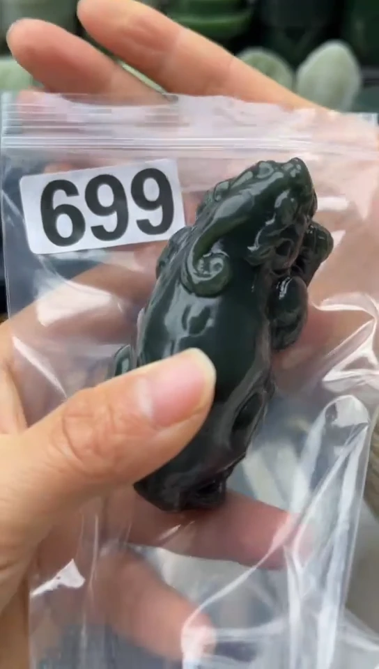 未镶嵌和田玉珠宝半成品貔貅