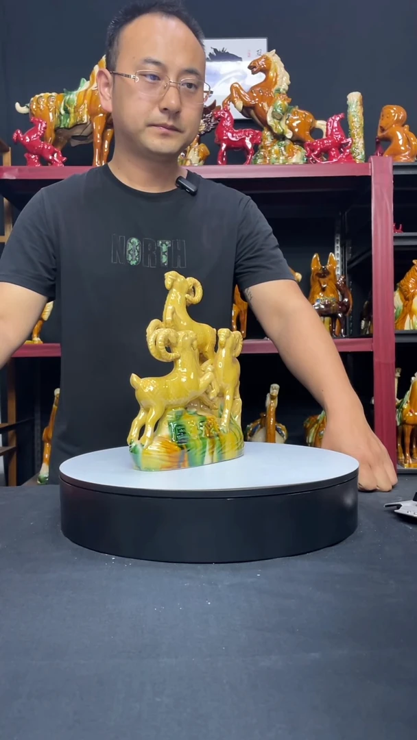 陶瓷三羊开泰小号米黄色花色高24cm