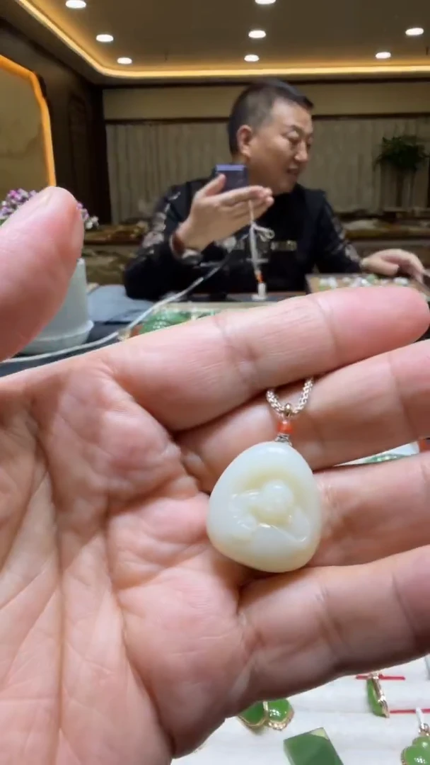 颈饰未镶嵌和田玉挂件