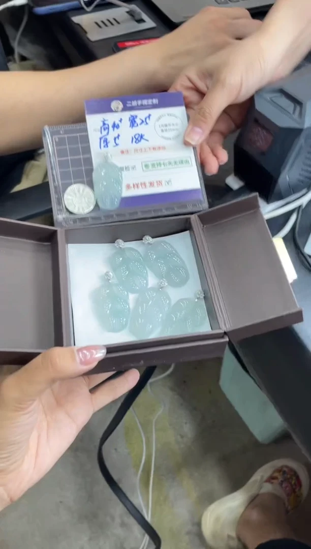 18K金镶嵌挂件翡翠高货叶子FL19多样性发其一CP配链