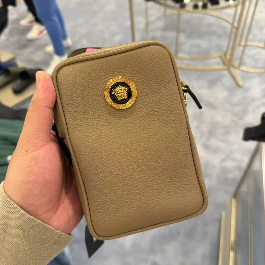 【预售】Versace/范思哲经典美杜莎棕色手机单肩包美国顺丰直邮