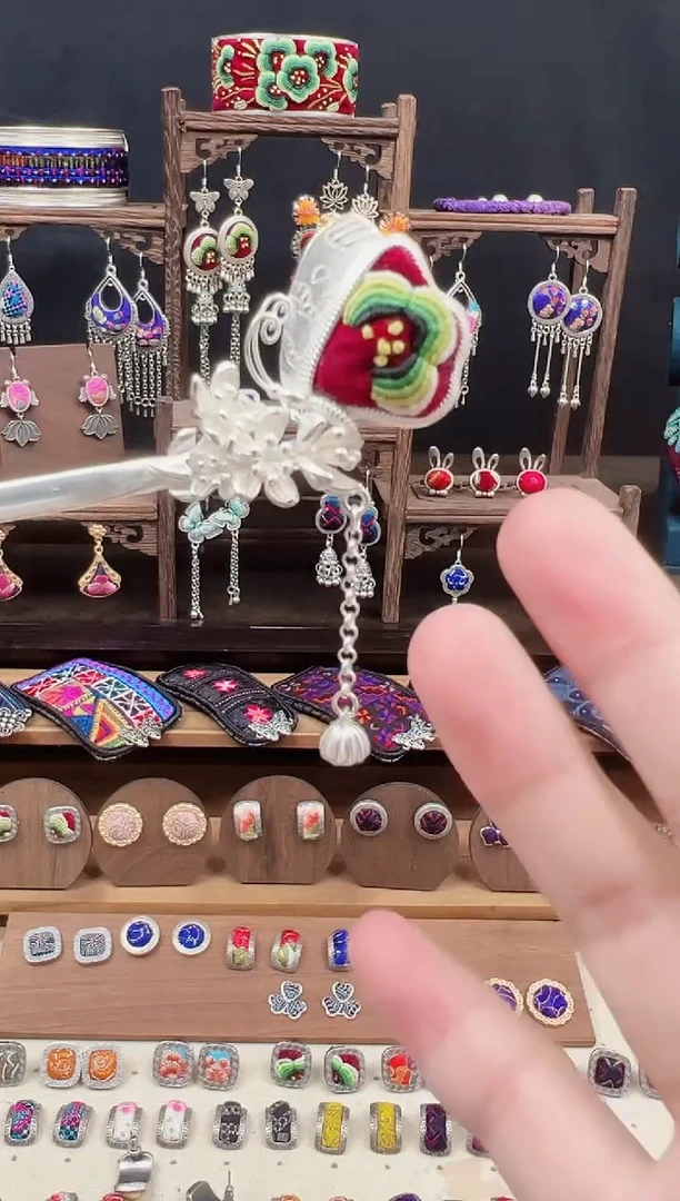 织绣非遗手作饰品