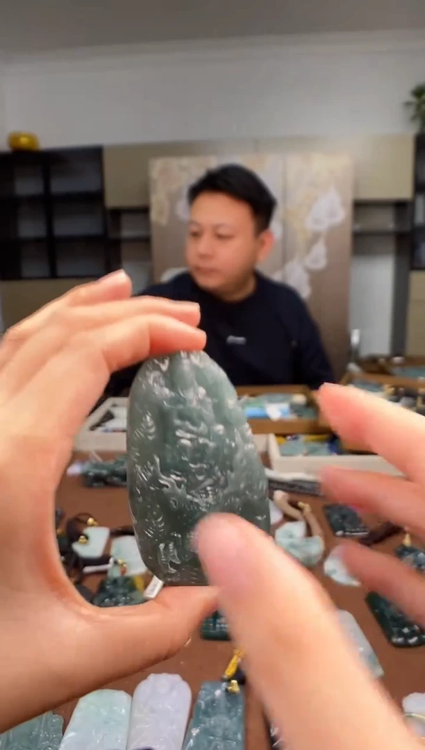 颈饰未镶嵌翡翠 多样性发其一
