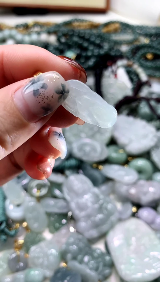 未镶嵌挂件翡翠1