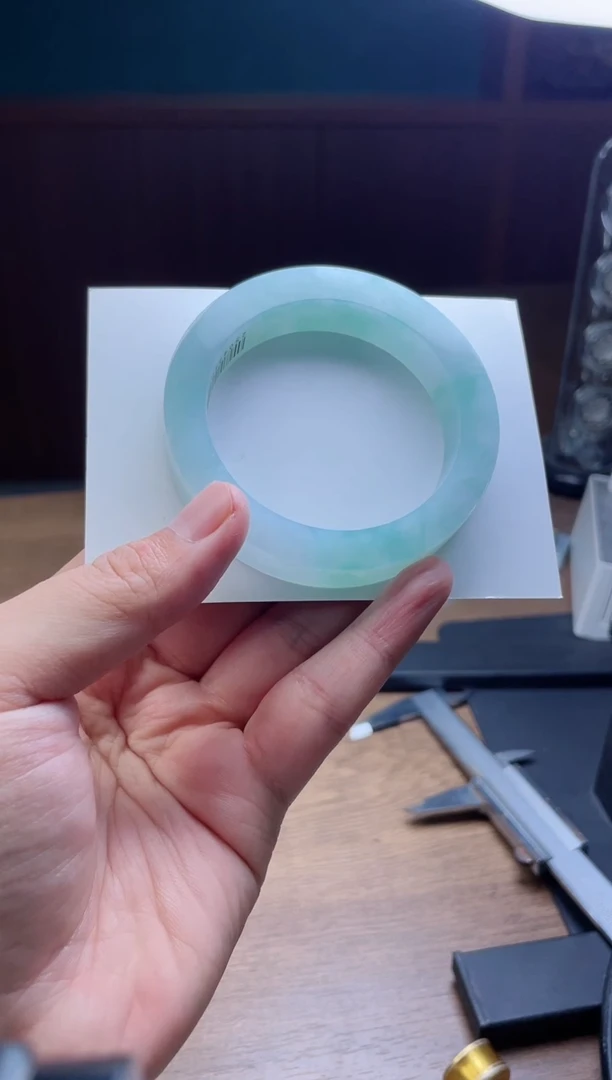 未镶嵌手镯定制翡翠秦****?定制