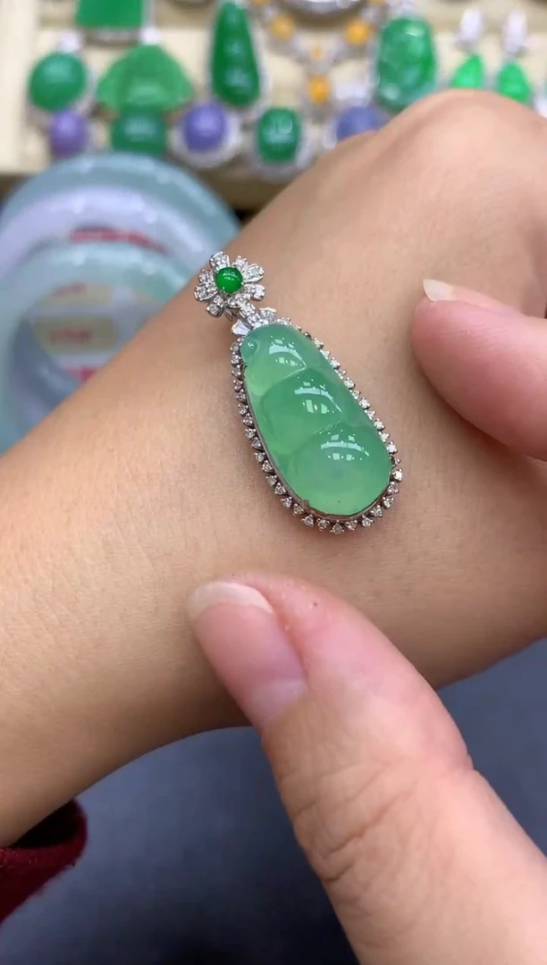 颈饰18K金镶嵌翡翠254-中国好珍宝