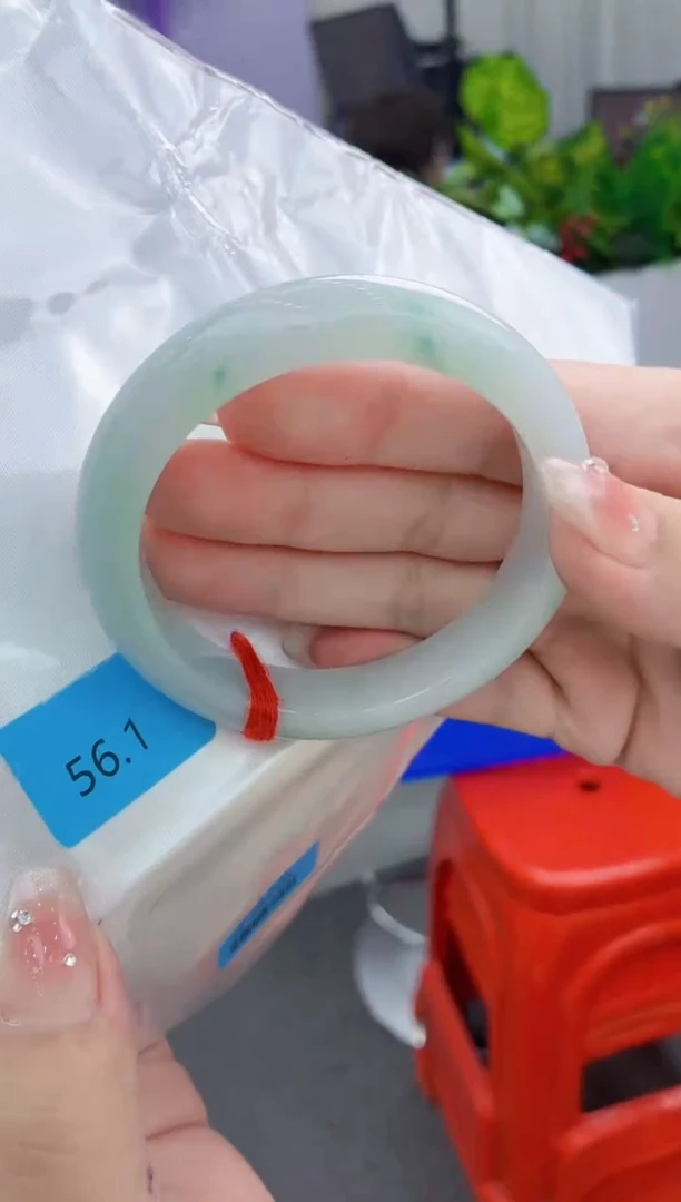 翡翠手镯未镶嵌翡翠手镯