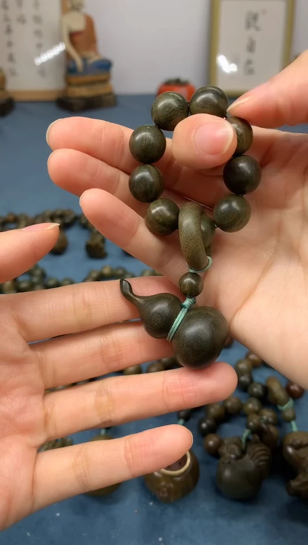 【闪购商品】维腊木（绿檀）把件葫芦 盘玩件