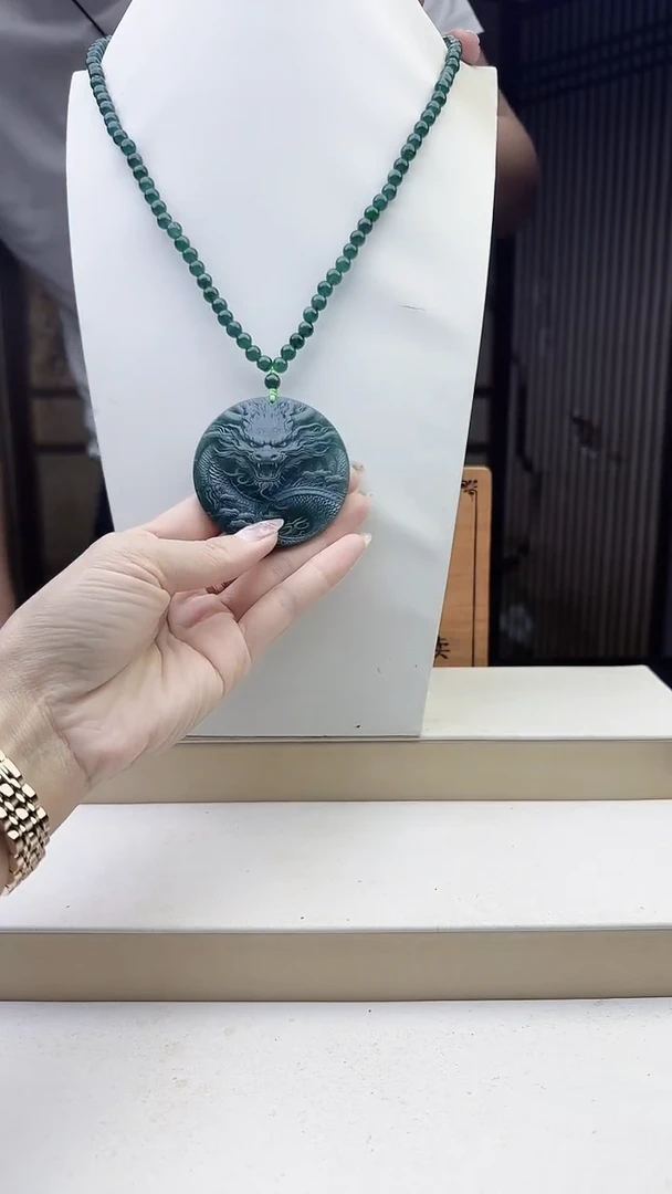 颈饰未镶嵌翡翠多样性发其一