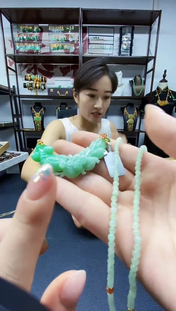 颈饰未镶嵌翡翠翡翠吊坠`