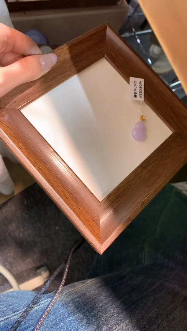 颈饰18K金镶嵌翡翠葫芦