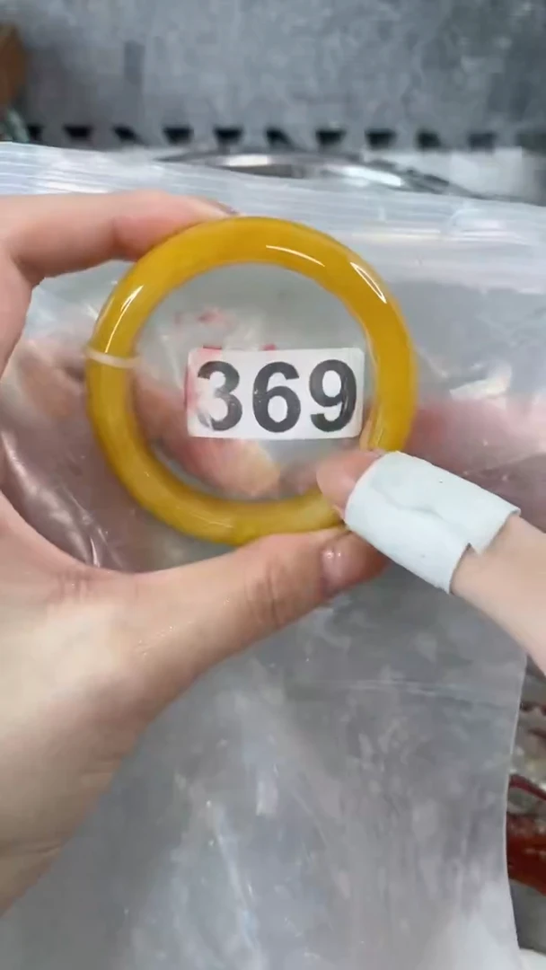 【闪购商品】石英质玉手镯未镶嵌51+369