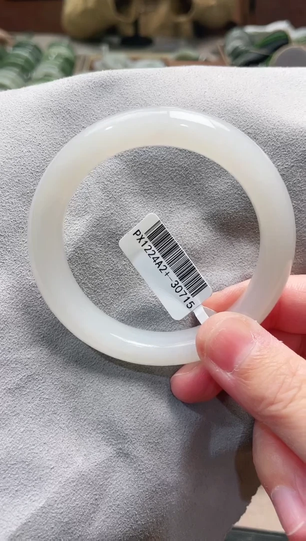 【闪购商品】和田玉手镯未镶嵌55圈口