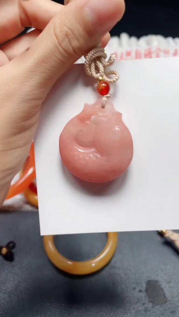 未镶嵌石英质玉吊坠桃花鱼