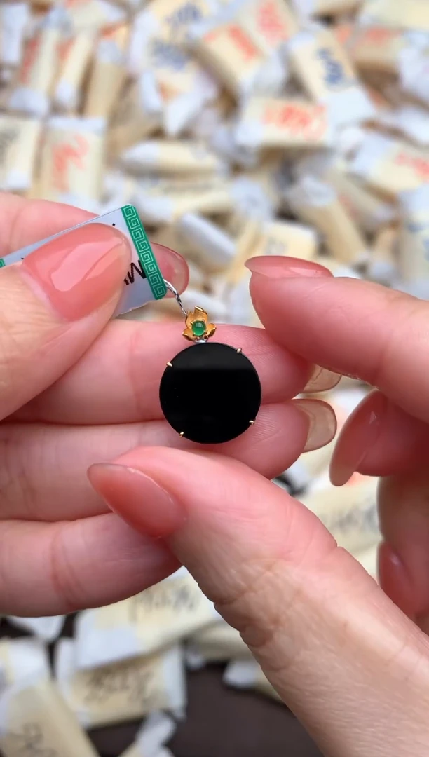 【闪购商品】翡翠挂件18K金镶嵌—