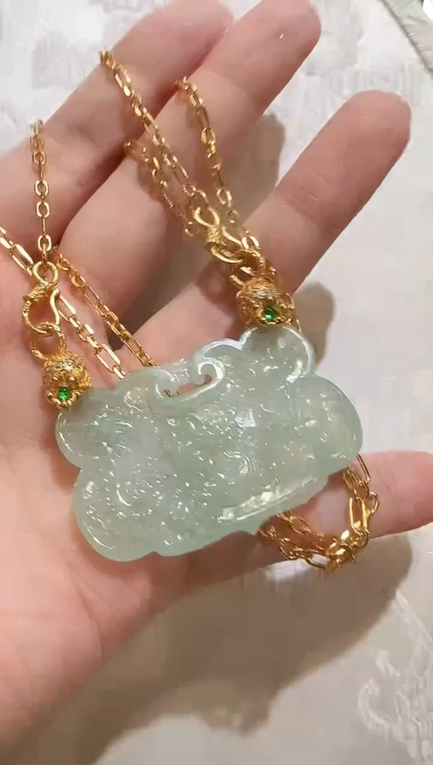 翡翠未镶嵌颈饰国风