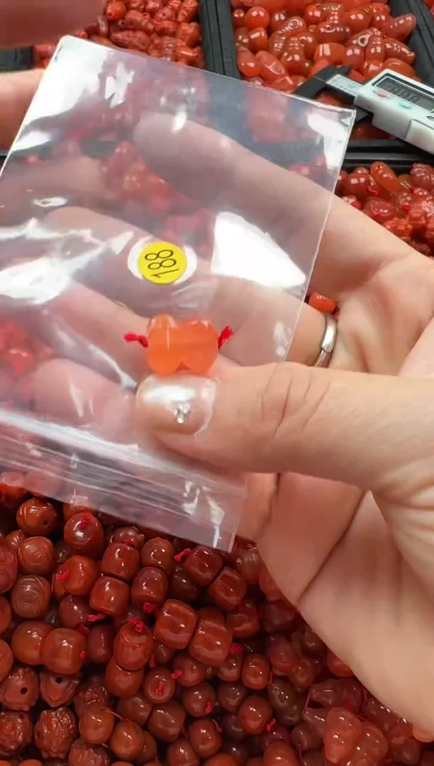 【闪购商品】南红玛瑙颈饰未镶嵌1