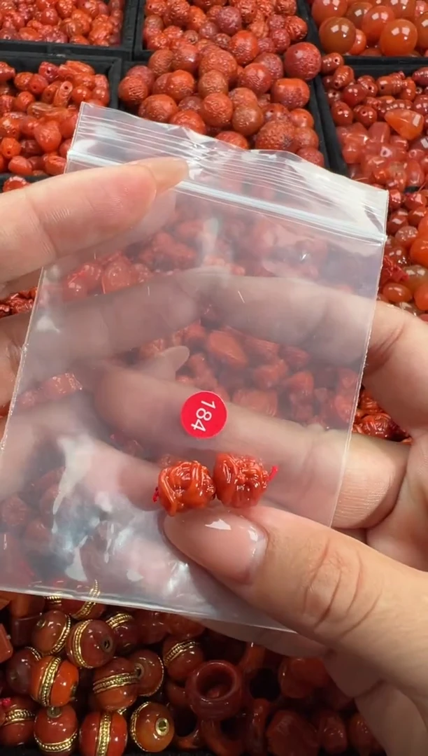 南红玛瑙未镶嵌颈饰1
