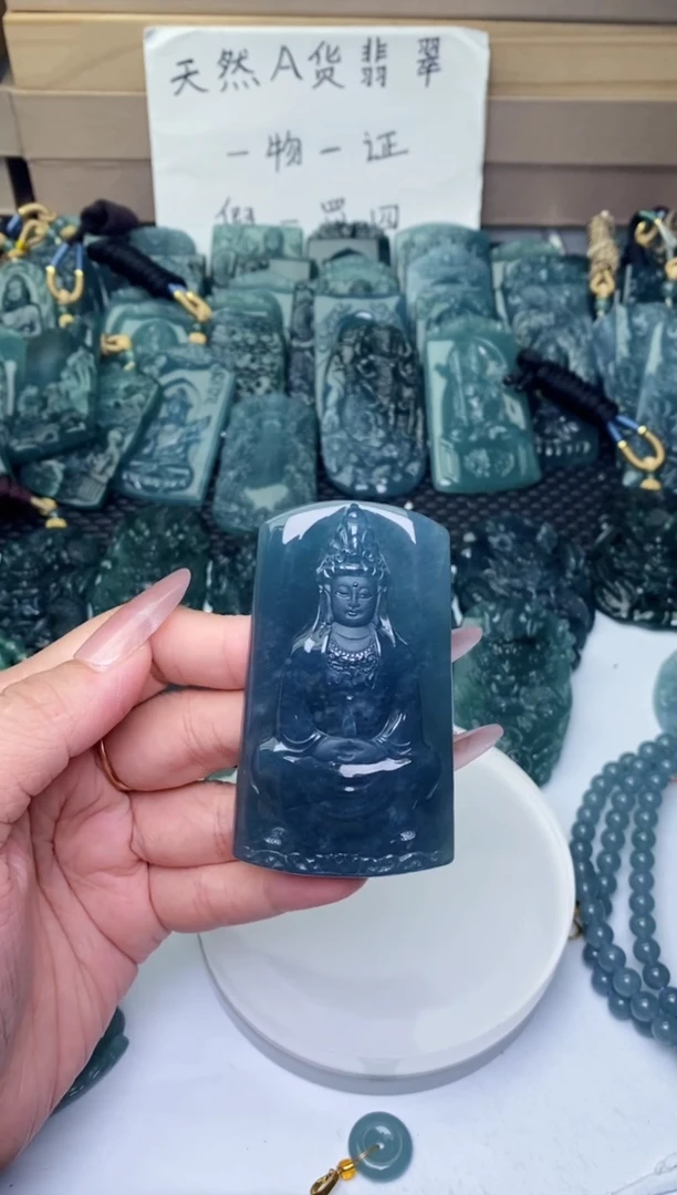 颈饰未镶嵌翡翠