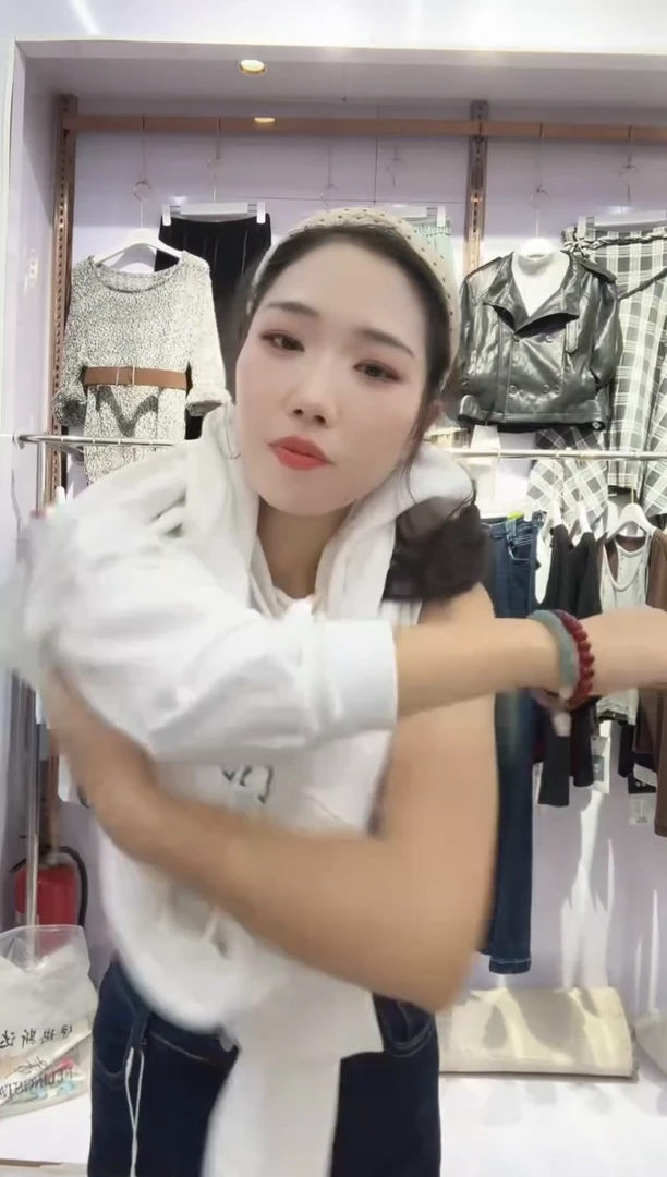 新款时尚显瘦宽松舒适卫衣