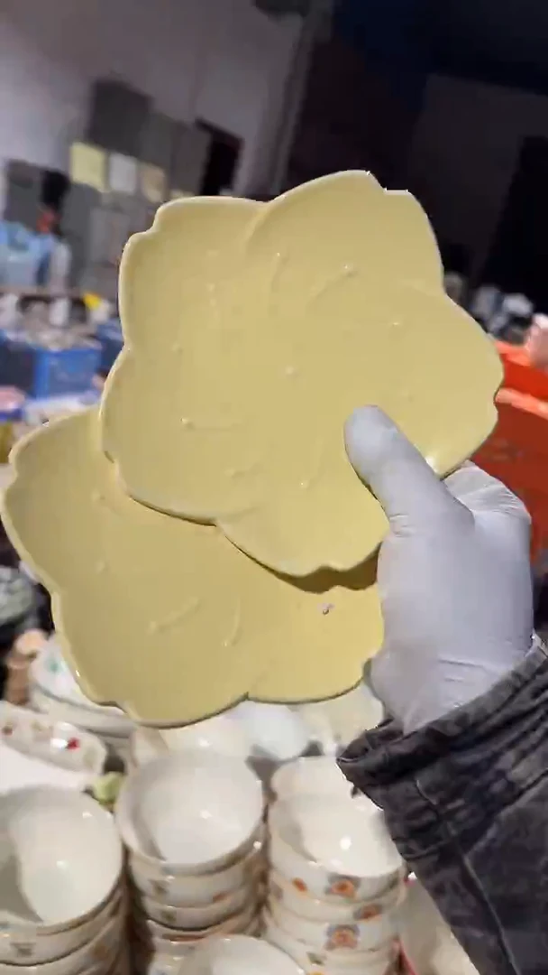 陶瓷2个花边盘微瑕 凑满20元包邮